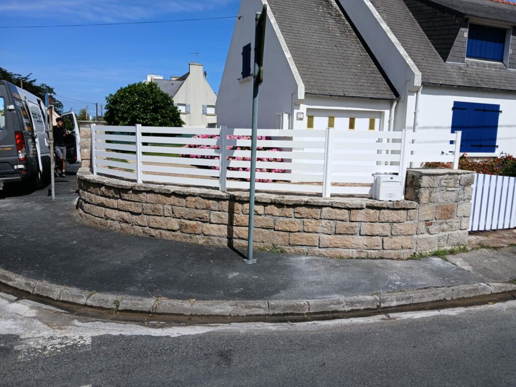 Realisation d'une cloture PVC blanc sur mesure