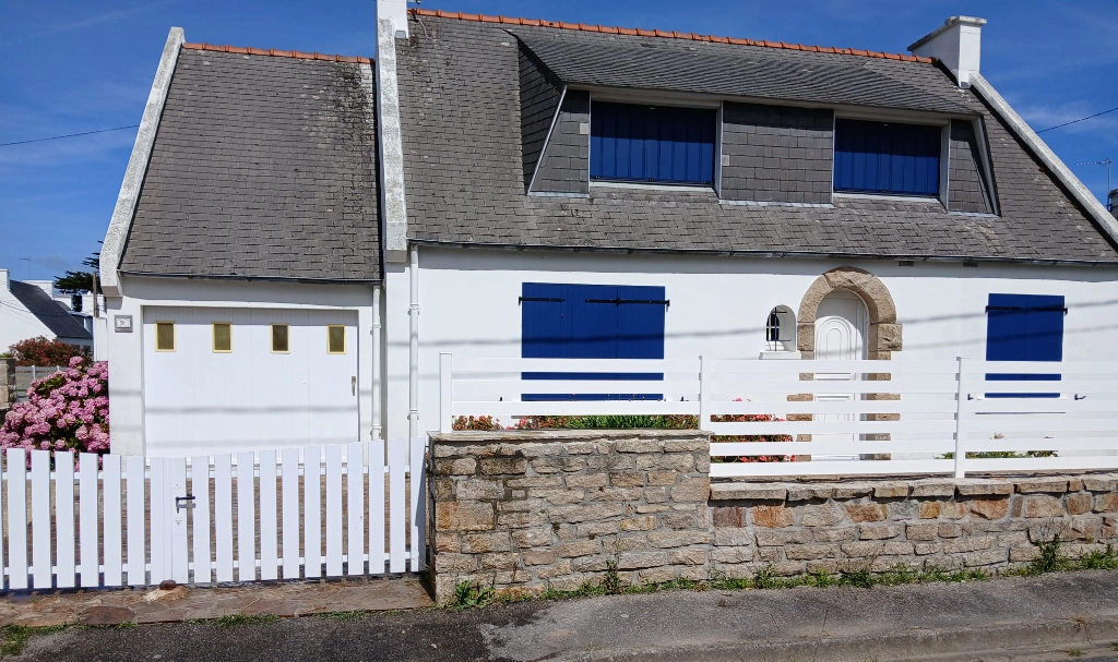 Clôture en PVC installée en Bretagne sud